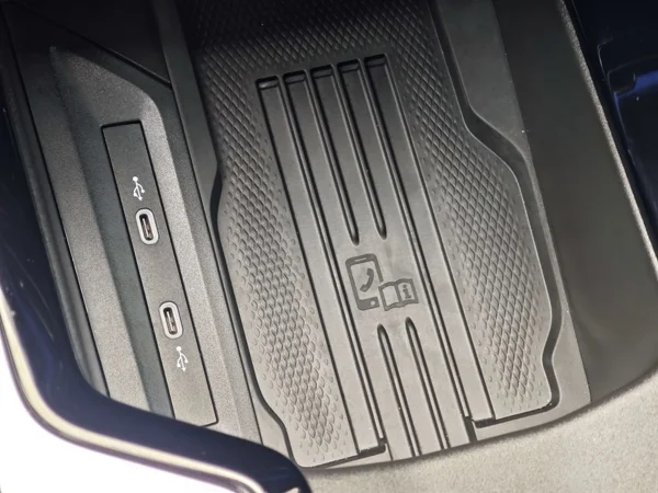 Volkswagen Passat Variant R-line DSG 2,0 TDI 110kW 27