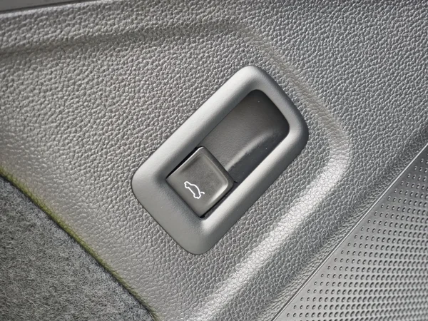 Volkswagen Passat Variant R-line DSG 2,0 TDI 110kW 35