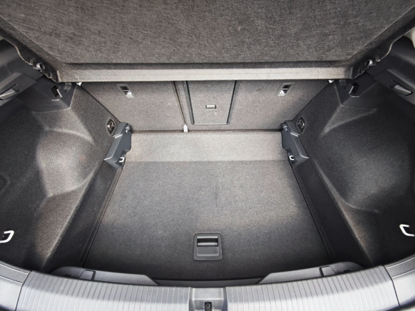 Volkswagen T-Roc Life + Winter paket TSI 85kW 26