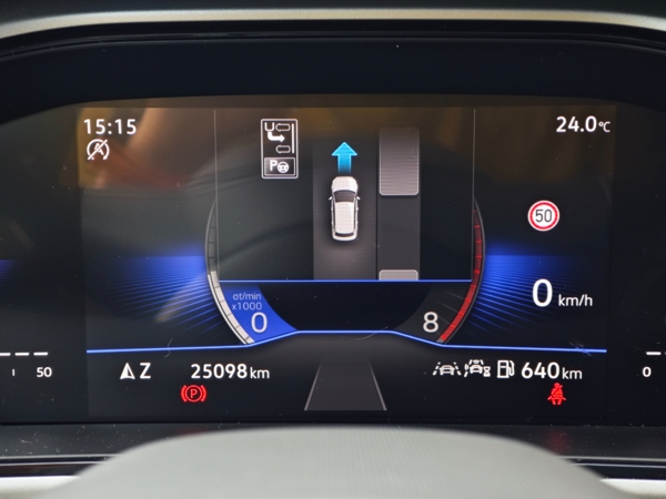 Volkswagen T-Roc Life + Winter paket TSI 85kW 14