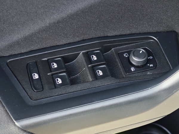 Volkswagen T-Roc Life + Winter paket TSI 85kW 25