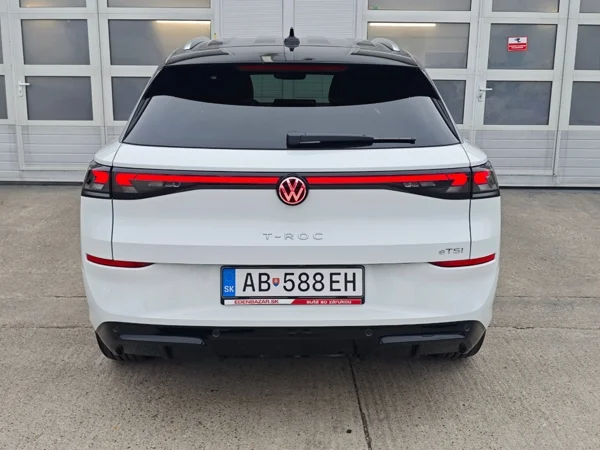 Volkswagen T-Roc R-line DSG 1.5 eTSI 110kW 6