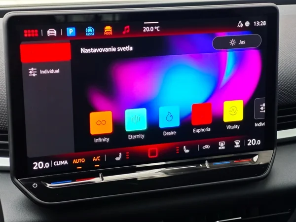 Volkswagen T-Roc R-line DSG 1.5 eTSI 110kW 23
