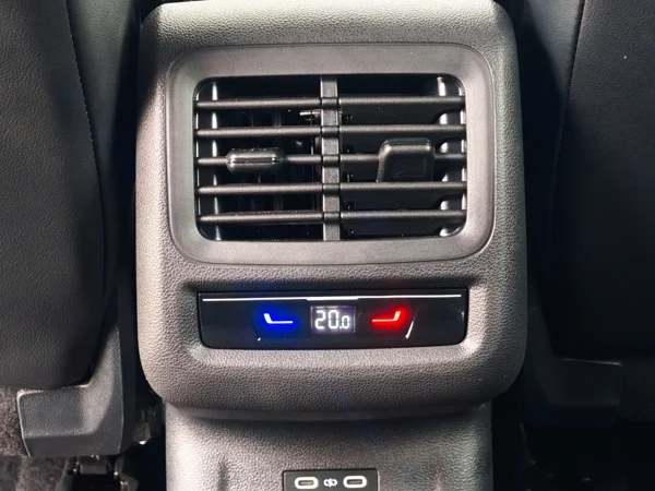 Volkswagen T-Roc R-line DSG 1.5 eTSI 110kW 35