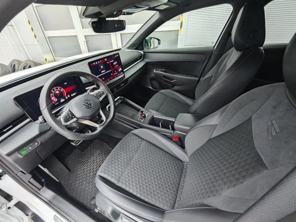 Volkswagen T-Roc R-line DSG 1.5 eTSI 110kW 10