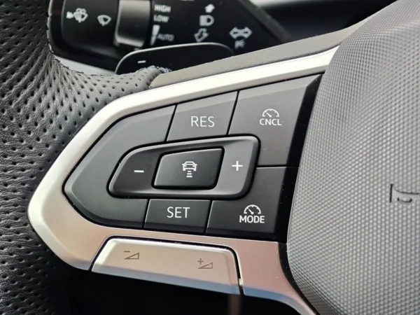 Volkswagen T-Roc R-line DSG 1.5 eTSI 110kW 30