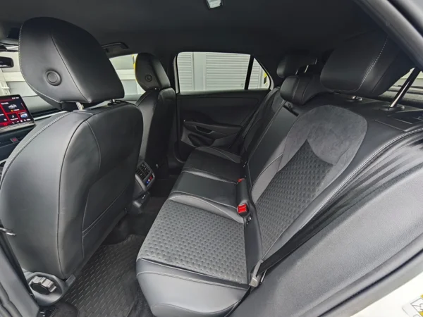 Volkswagen T-Roc R-line DSG 1.5 eTSI 110kW 12