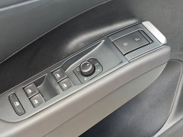 Volkswagen T-Roc R-line DSG 1.5 eTSI 110kW 32