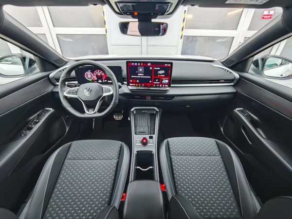 Volkswagen T-Roc R-line DSG 1.5 eTSI 110kW 13