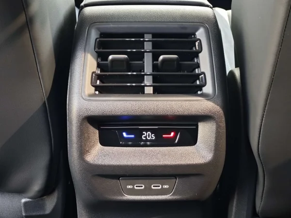 Volkswagen Tayron Elegance DSG 1,5 eTSI 110kW 37