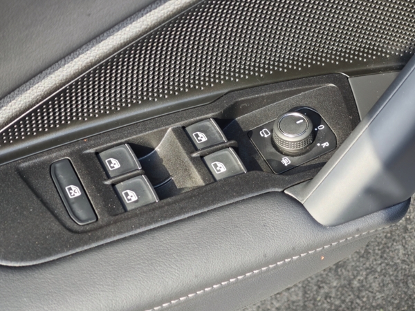 Volkswagen Tayron Elegance DSG 1,5 eTSI 110kW 37