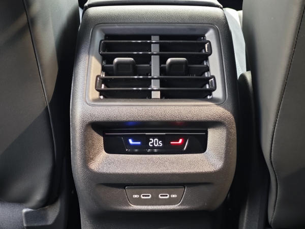 Volkswagen Tayron Elegance DSG 1,5 eTSI 110kW 38