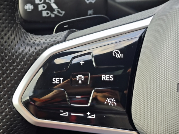 Volkswagen Tiguan Allspace R-Line 4motion DSG 2,0 TDI 147kW 35