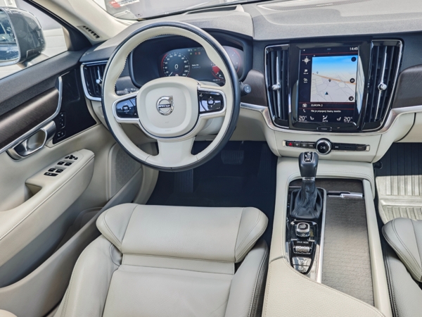 Volvo V90 Cross Country PRO Polestar Engineered AWD D4  140kW 13