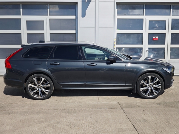 Volvo V90 Cross Country PRO Polestar Engineered AWD D4  140kW 9