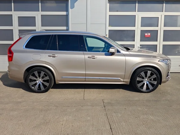 Volvo XC90 PLUS BRIGHT AWD B5 D 173kW 10