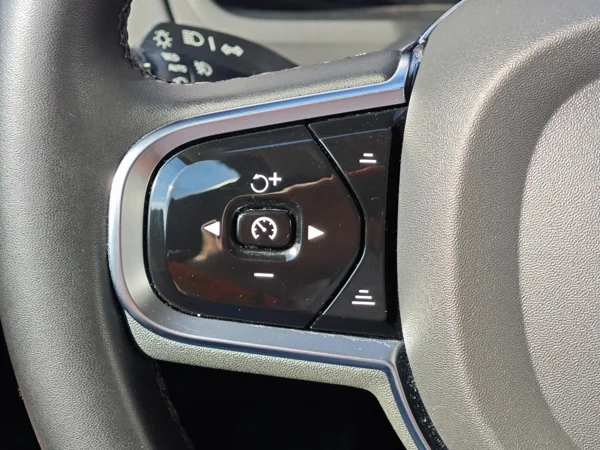 Volvo XC90 PLUS BRIGHT AWD B5 D 173kW 32